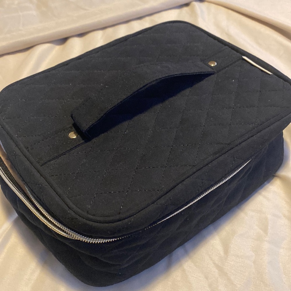 Essential oil or makeup case
